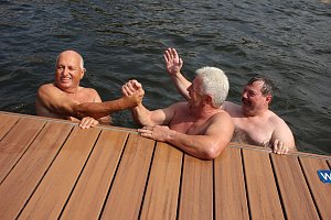 Erste Weltmeister im Brustr&uuml;ckw&auml;rtsschwimmen