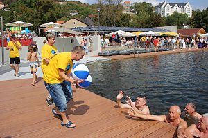 Erste Weltmeister im Brustr&uuml;ckw&auml;rtsschwimmen