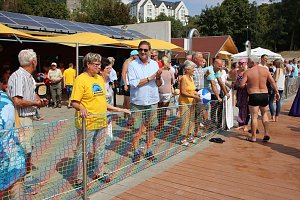 Erste Weltmeister im Brustr&uuml;ckw&auml;rtsschwimmen