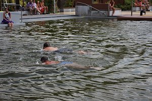 Erste Weltmeister im Brustr&uuml;ckw&auml;rtsschwimmen