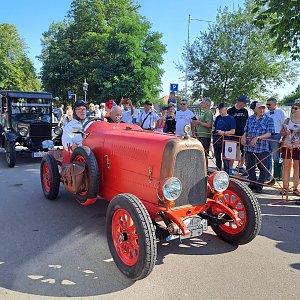 Fliegende Maschinen am Weinberg