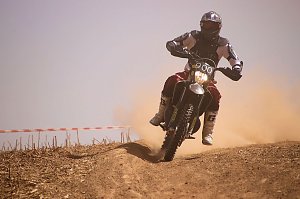 Fliegende Maschinen am Weinberg