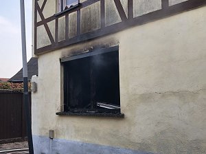 Eine Verletzte bei Wohnhausbrand (Update)