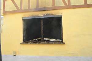 Eine Verletzte bei Wohnhausbrand (Update)