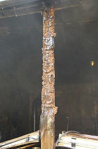 Eine Verletzte bei Wohnhausbrand (Update)