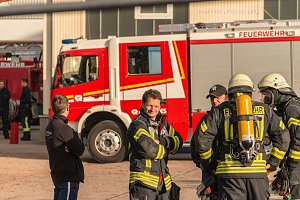 Feuerwehren &uuml;bten in Greu&szlig;en