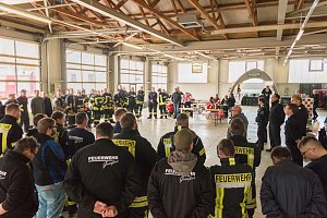 Feuerwehren &uuml;bten in Greu&szlig;en