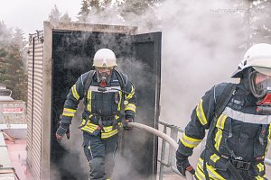Feuerwehren &uuml;bten in Greu&szlig;en