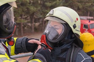 Feuerwehren &uuml;bten in Greu&szlig;en