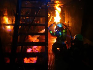 Feuerwehren &uuml;bten in Greu&szlig;en