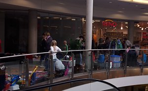 Viele St&auml;nde beim Kindertr&ouml;delmarkt