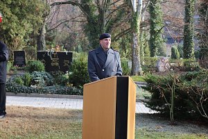Der Opfer von Gewalt und Kriegen gedacht
