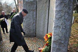 Der Opfer von Gewalt und Kriegen gedacht