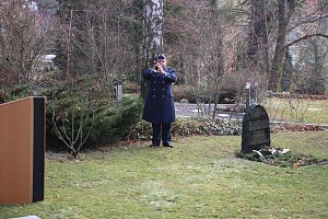 Der Opfer von Gewalt und Kriegen gedacht