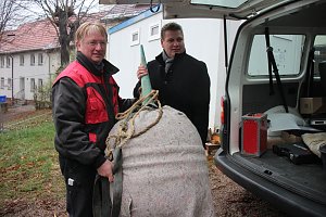 Turmhaube mit Dokumenten best&uuml;ckt
