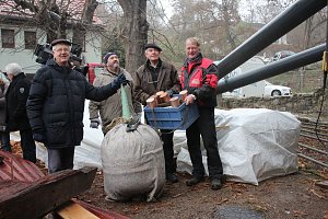 Turmhaube mit Dokumenten best&uuml;ckt