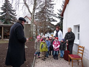 B&uuml;rgermeister mit Gutscheinen unterwegs