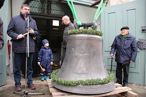 Die erste Glocke f&uuml;r Trinitatiskirche in der Stadt