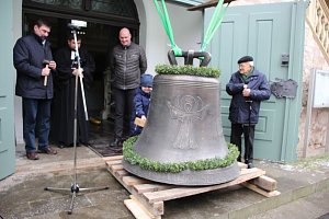 Die erste Glocke f&uuml;r Trinitatiskirche in der Stadt