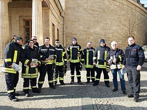 Er gegen Sie!