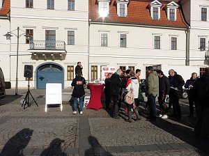 Er gegen Sie!