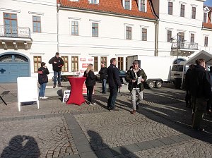 Er gegen Sie!