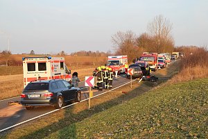 Sechs Menschen bei Unfall verletzt
