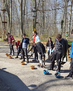 Feriengruppe auch zum Klettern im Freizeitpark Possen�