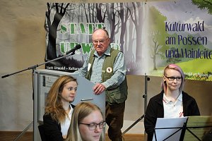 1. Sondersh&auml;user Blutbuchen�K&ouml;nigin gekr&ouml;nt