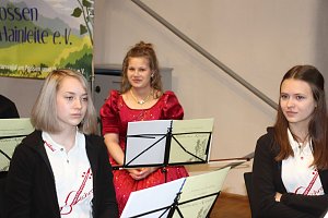 1. Sondersh&auml;user Blutbuchen�K&ouml;nigin gekr&ouml;nt