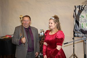 1. Sondersh&auml;user Blutbuchen�K&ouml;nigin gekr&ouml;nt