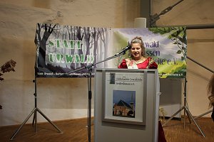 1. Sondersh&auml;user Blutbuchen�K&ouml;nigin gekr&ouml;nt