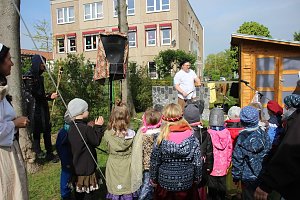 Kitas feiern Mittelalterfest
