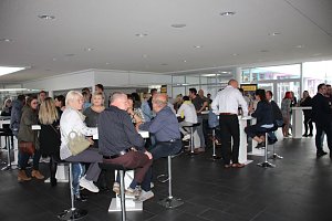 Nach der Arbeit ins Autohaus