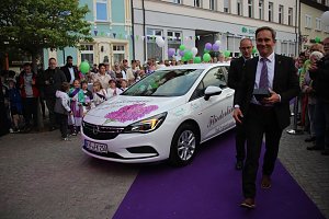 Neue Fliederk&ouml;nigin gekr&ouml;nt