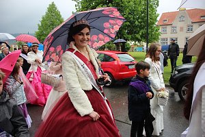 Fliederparade mit Schirm