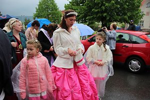 Fliederparade mit Schirm