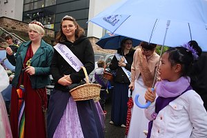 Fliederparade mit Schirm