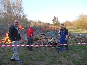 -Osterfeuer die Dritte-