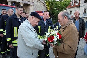 Zum Geburtstag Kamerad geehrt