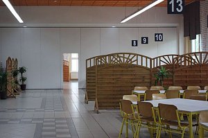 Raumteiler mit D&auml;mmfunktion eingebaut