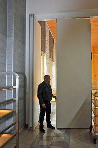 Raumteiler mit D&auml;mmfunktion eingebaut