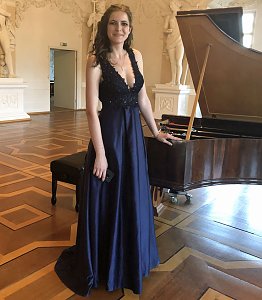 Dina Ivanova zur Liszt-Biennale am Liszt-Flügel