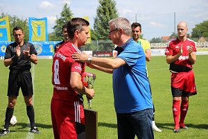 Spieler und Schiedsrichter verabschiedet