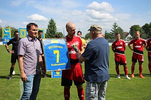 Spieler und Schiedsrichter verabschiedet