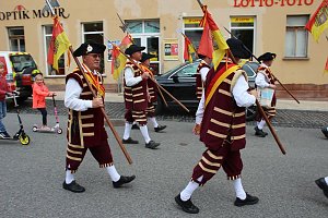Hausm&auml;nner zogen durch die Kurstadt