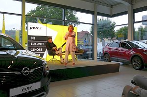 Marijke Amado begeisterte im Autohaus Peter mit lecker Abend
