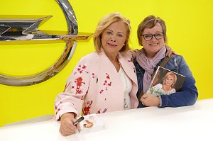 Marijke Amado begeisterte im Autohaus Peter mit lecker Abend