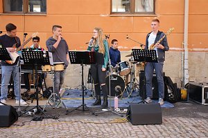An der Musik "geschnuppert"