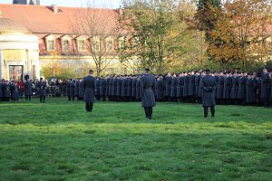 Vereidigung im Zeichen des 64. Jahrestags